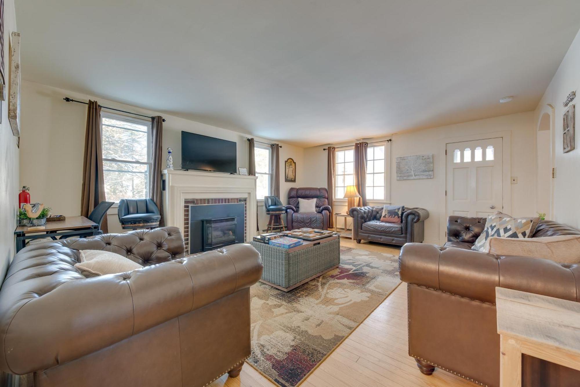 Charming Vacation With Fire Pit! Holiday home Blakeslee