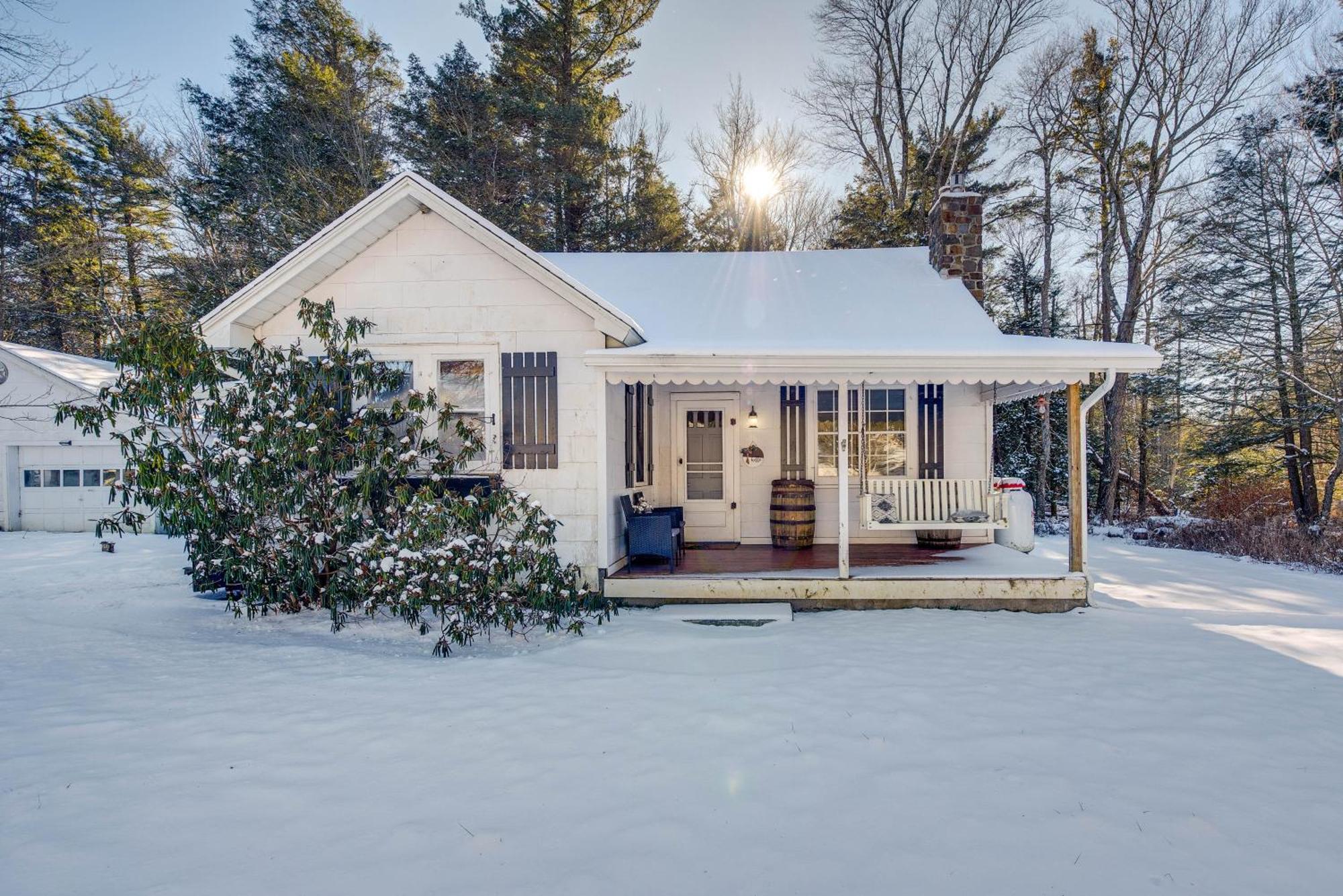 Charming Vacation With Fire Pit! Holiday home