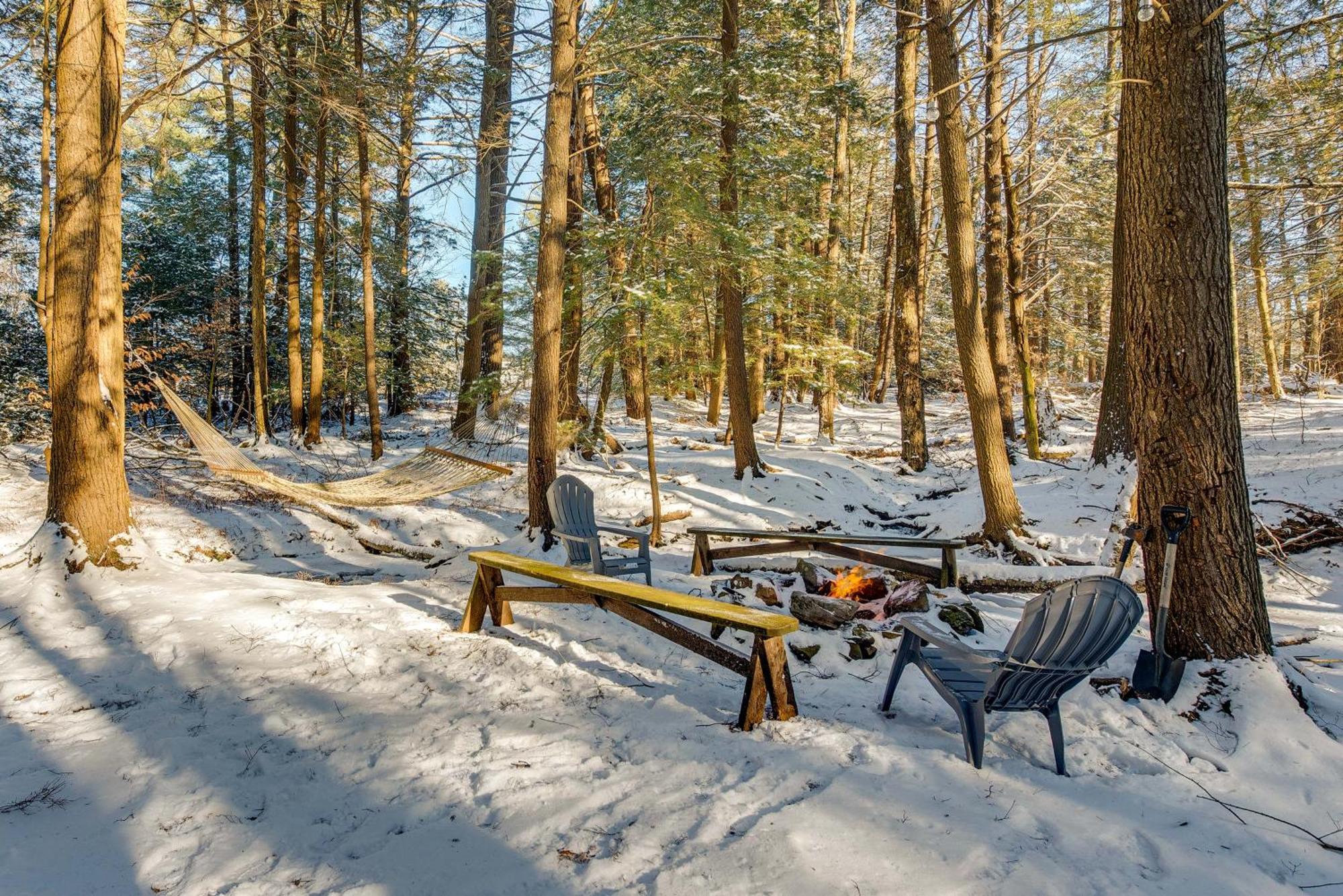 Charming Vacation With Fire Pit! Blakeslee